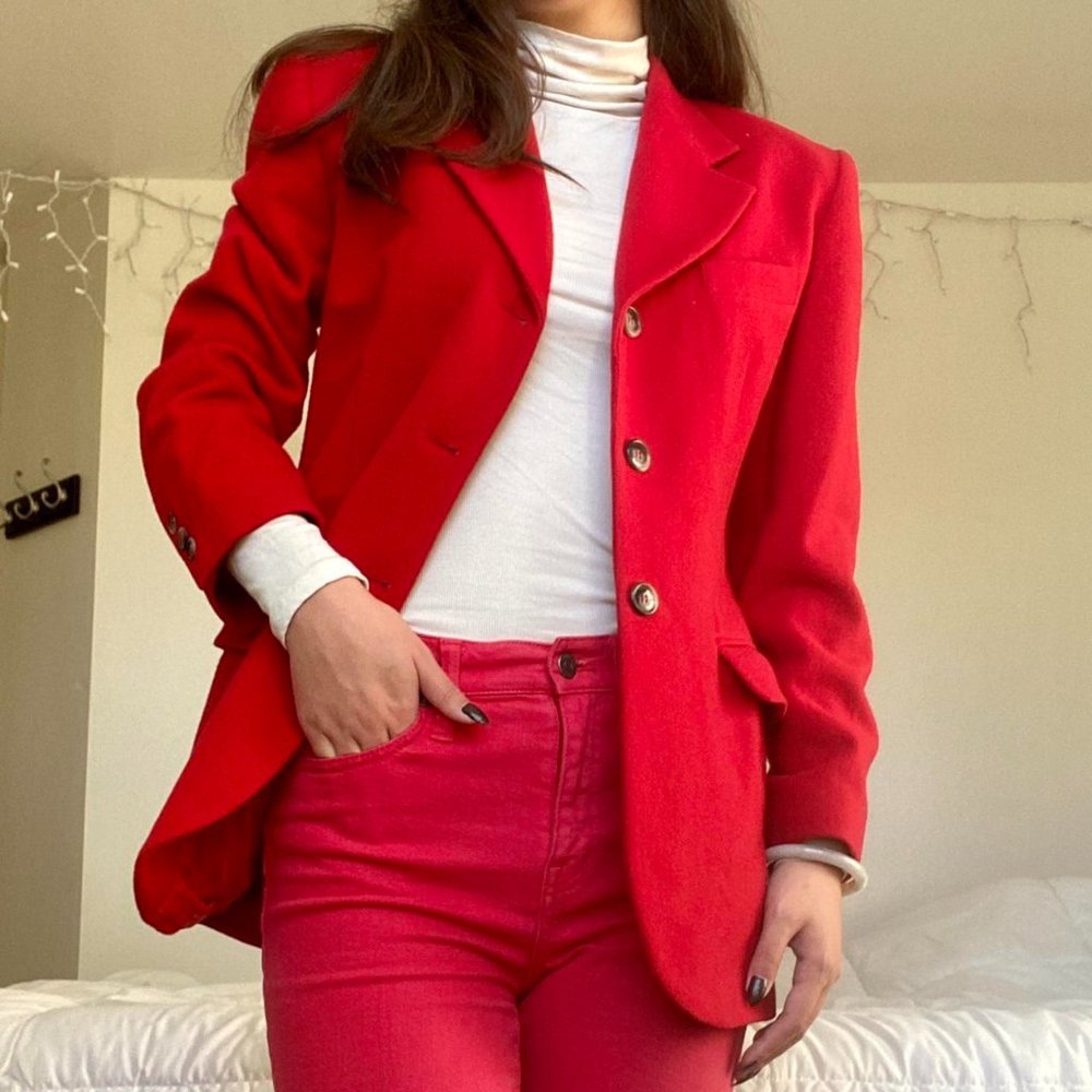 The sickest vintage 90s Ann Taylor red wool blazer!